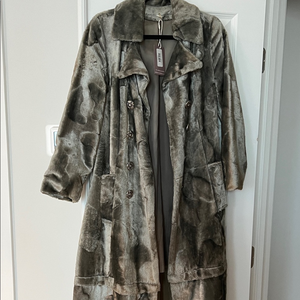 1970s Vintage Silver Faux Fur Convertible Coat.
